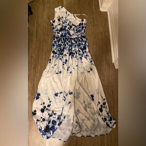 Flowy gorgeous one shoulder dress